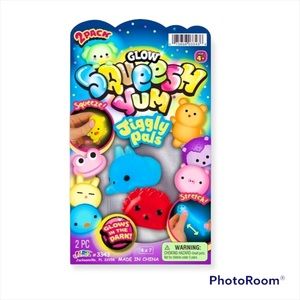 ⭐️ 2 GLOW IN THE DARK SQUISHY TOYS ⭐️